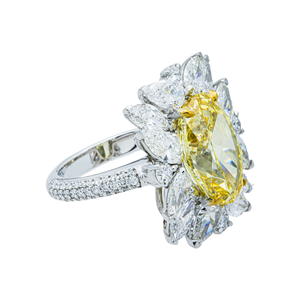 Anillo de Diamantes Ovalados Amarillos de Lujo con Diamantes Blancos de 14K en Oro Blanco, Estilo de Compromiso, Certificado IGI - Product Image 4