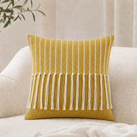 Housse de coussin décorative en coton tissé style bohème jaune moutarde à rayures tuftées et pompons, 45 x 45 cm, vente en gros