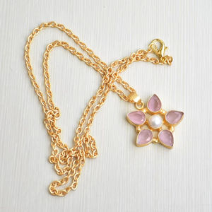 Ensemble de pendentifs unisexes pour enfants en laiton avec finition antique superposée, serti de pierres, bijoux de mode faits à la main, vente en gros pour l'exportation - Product Image 3