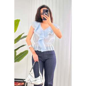 Blouse bleu ciel pour bébé avec taille élastique à volants - Bleu ciel - Product Image 2