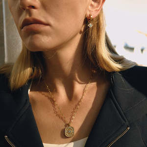 Collar con Colgante en Espiral de Oro de 18K J&D, Doble Cara, con Circonita Blanca, Turquesa Azul, Ojo de Demonio, Geométrico, Moderno, de Aleación de Zinc - Product Image 1