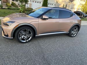 Genesic GV/60 Performance 2023 con Techo Corredizo, Faros Delanteros, Cámara Trasera de 360°, Asientos Eléctricos - Product Image 3