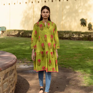 Robe Alamea Imprimée à la Main en Coton Pur Bohème Florale Casual Faite à la Main Éthique Robe d'Été - Product Image 1