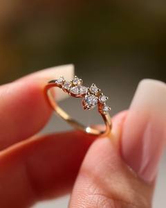 Anillo de racimo de moissanita de corte redondo de 2mm | Marquesa y banda de acento redondo | Joyería fina de Boda nupcial de oro y plata OEM - Product Image 1