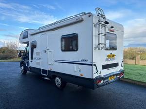 Autocaravana Swift Motorhome Alemania, 6 Plazas, Azul Oscuro, de Aluminio, para Camping, Uso como Coche y Viajes en Avión - Product Image 4