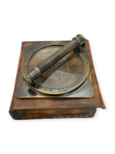 Loupe pliable avec étui en cuir, construction en verre et laiton - Légère pour la lecture portable, l'inspection, les loisirs créatifs, l'utilisation sur le bureau - Product Image 2