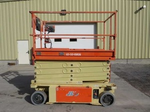 2015 3248RS Scissor Lift Reliable Construction Equipment Ready for Export - Product Image 2