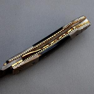 Cuchillo de bolsillo plegable de acero de Damasco personalizado más vendido, cuchillo de caza OEM hecho a mano con mango de cuerno - Product Image 2