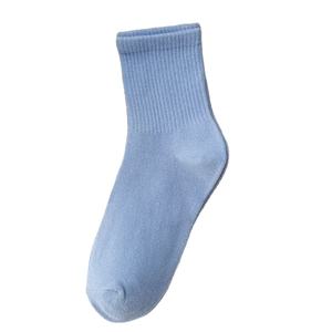 Chaussettes courtes pour femmes 100% coton, couleur unie tendance, avec logo sur le corps, respirantes et confortables pour filles - Product Image 4