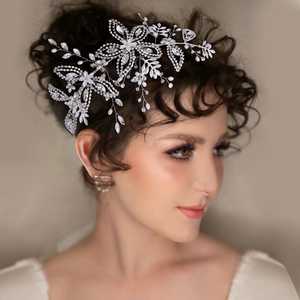 Diadème Bridella BHP404-S en argent avec strass et perles - Ajustement confortable, accessoire de tête de mariée pour mariages et événements formels - Product Image 1