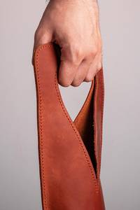 Caddy à vin en cuir Monogrammé Wine Sleeve Accessoires Cadeaux de pendaison de crémaillère Porte-vin rouge LEB-0024C - Product Image 5