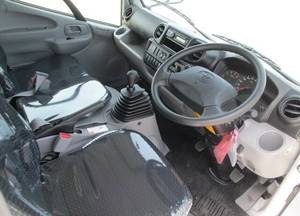 OFERTA PERFECTA: Camioneta TO-YO-TA D-Y-NA 2024 con Transmisión Manual, Volante a la Derecha e Izquierda - Product Image 4