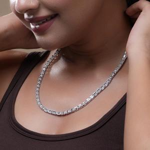 สร้อยคอเทนนิสโมอิสซาไนต์ทรงเหลี่ยมมรกตแบบใหม่สำหรับผู้หญิง แฟชั่นหรูหรา ประดับเพชรเต็มเส้น ราคาประหยัด - Product Image 5