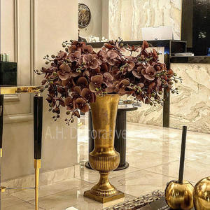 Florero alto de aluminio moderno con acabado dorado Jarrón de mesa de tamaños personalizados a la venta - Product Image 3