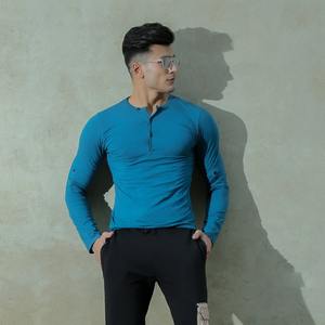 T-shirt de sport pour homme, haut d'entraînement actif pour la salle de sport, en polyester extensible de qualité supérieure, avec logo personnalisé - Product Image 6