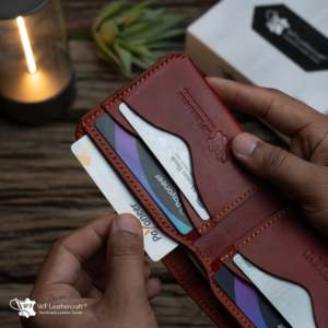 Cartera de Lujo Clásica Hecha a Mano No.81 con Cuero Fiebings Teñido, Costura Francesa, Cuero Genuino Unisex - Product Image 5