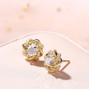 Pendientes de Corazón Jeulia Knot of Love en Plata de Ley Chapada en Oro de 14K con Diamante - Product Image 6