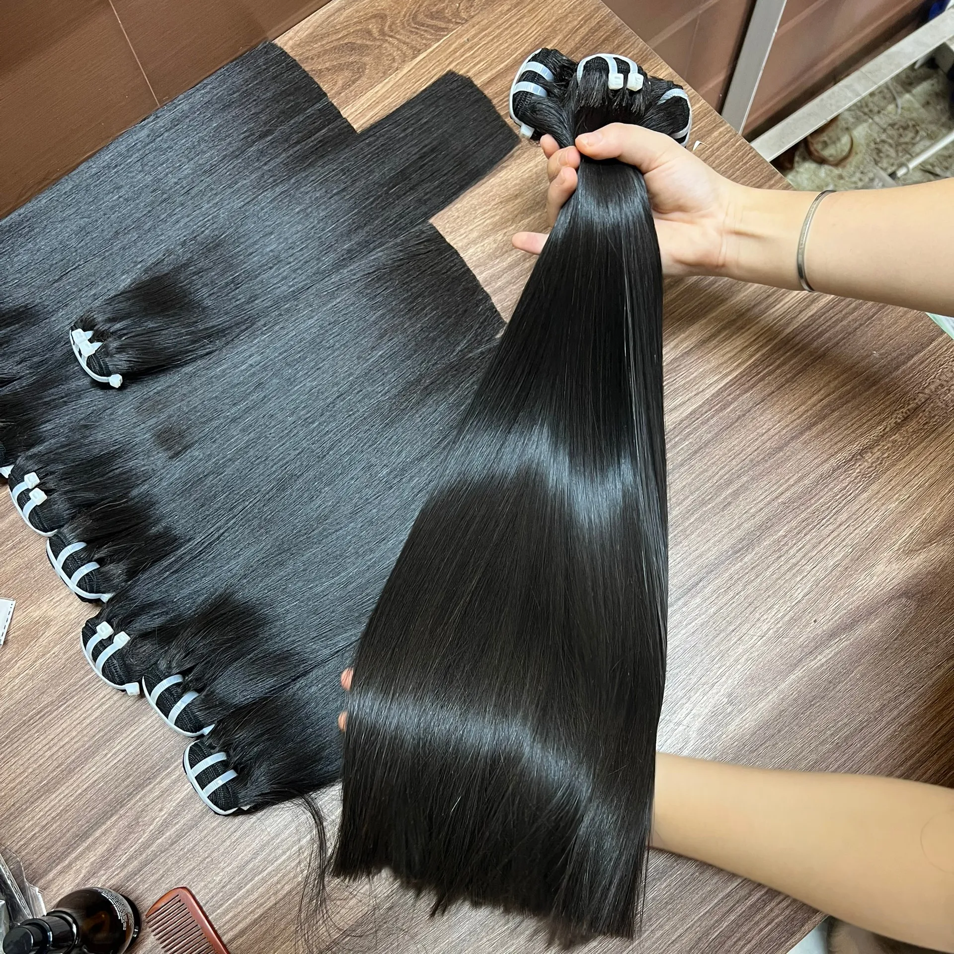 Top Sale Rauwe Vietnamese Haar Natuurlijke Zijdeachtige Steil Hair Extensions Geen Wirwar Geen Afstoten 100% Maagdelijk Haar