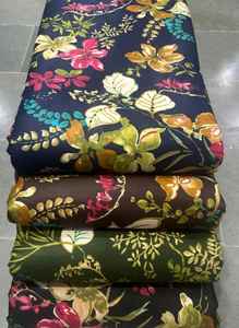 Tela con patrón floral vibrante para hombres y mujeres Material suave y duradero perfecto para ropa de moda boutique y sastrería moderna - Product Image 6