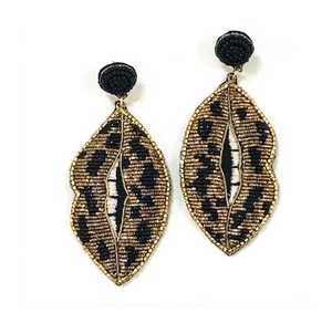 Boucle d'oreille élégante de luxe perlée coeur léopard broderie avec un design mignon fait à la main et une finition élégante de haute qualité pour fille - Product Image 2
