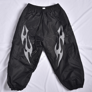 Pantalon cargo unisexe noir à imprimé flamme, fermeture à cordon, respirant, imperméable, coupe-vent, grande taille, style streetwear en polyester - Product Image 1