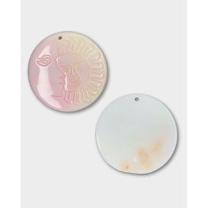 Fornituras de Joyería de Concha Rosa con Tallado de Luna y Sol - Product Image 1