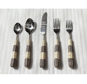 Juego de cubiertos con espejo de Metal pulido de grado alimenticio con mango de ratán, utensilios de comedor elegantes para servir de mesa de boda - Product Image 2