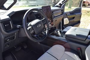 Furrd F-150 Lightning Platinum 2023, Gasolina, Bajo Kilometraje - Product Image 3