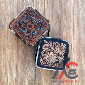 Venta al por mayor Mini viaje de cuero de vaca caja de la joyería portátil anillo pendiente collar organizador de almacenamiento personalizado a mano pequeña caja de joyería - Product Image 1