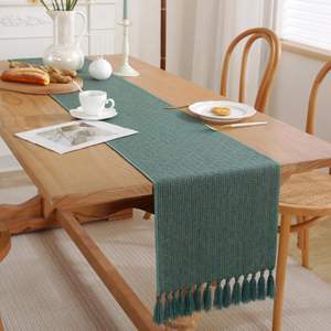 Chemins de table en lin terreux avec broderie biologique, décorant la table à manger, textures naturelles, intérieurs chaleureux, maisons - Product Image 5