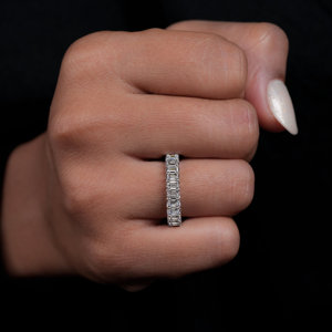 Bague de mariage assortie en or blanc plaqué, diamant de laboratoire taille émeraude pleine éternité 0,15 carat CVD, cadeau pour femme - Product Image 5