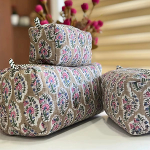 Ensemble de trousses de maquillage professionnelles réutilisables et recyclables pour femme, en coton matelassé imprimé floral indien, style mode - Product Image 1