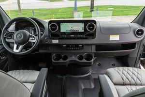 Mercedes-Benz Sprinter 3500XD 2021 EXTREMADAMENTE LIMPIA, Conversión de Camioneta de Lujo, Motor Turbodiésel V6, Lista para Entrega - Product Image 5