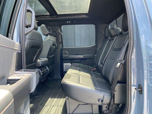 Camioneta Todoterreno 4X4 de Alto Rendimiento 2024, Caja de Cambios Automática, Diseño de Carrocería Ancha Izquierda, Paquete de Luces LED, Sin Accidentes, Color Oscuro - Product Image 6