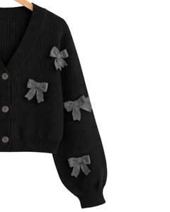 Suéter Cárdigan Corto de Punto Negro Personalizado para Mujer con Aplique de Lazo Gris, Cuello en V, Botones al Frente, Moda Invernal - Product Image 3