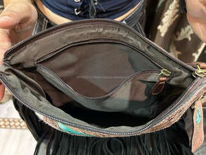 Véritable sac à main Western fabriqué à la main en cuir de vachette usiné pour femmes sac de soirée élégant et pochette en fourrure usinée ensemble combiné Unique - Product Image 6