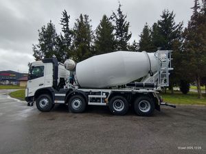 Camión Mezclador de Concreto VOLVO FMX/430 8X4, Transmisión Automática I-SHIFT de 16 Velocidades, Motor ZF/HSM7 de 460HP 338KW, Color Blanco - Product Image 5