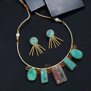 Collier ras du cou en pierre naturelle turquoise et or avec boucles d'oreilles Ensemble de bijoux fins élégants - Product Image 2