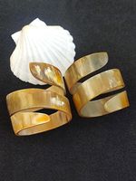 Bracelet en corne de buffle naturel fait main, écologique, bohème, de luxe, léger, unisexe, avec clous en laiton organique polis à la main