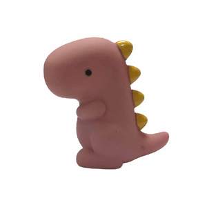 Flotador de baño de plástico con forma de dinosaurio ecológico, juguetes chirriantes para mascotas, accesorios de juego de agua fáciles de masticar para perros, modelo de vinilo al por mayor - Product Image 1