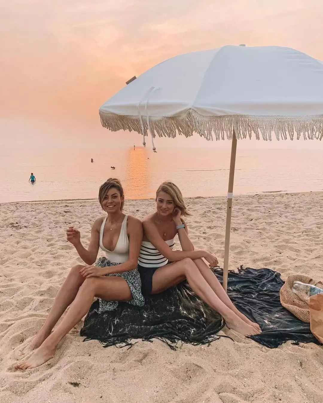 Hot sale outdoor portable fold custom design large parasol patio pool sun umbrella for the beach
