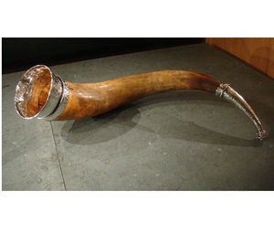 Elegant Handmade Ceramic Viking Drinking Horn Mug Polished Horn Design for Beer Wine Mead Targeted Nordic <b>Fans</b> - Product Image 1