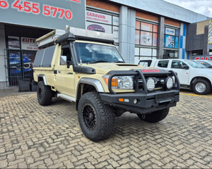 Voiture d'occasion de qualité et abordable, Toyota Land Cruiser 79 4.5 4D LX V Single-Cab conduite à droite, modèle 2016 - Product Image 1
