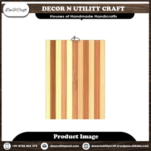 Tabla de cortar de madera rectangular con diseño antideslizante a rayas para uso en la cocina - Product Image 2