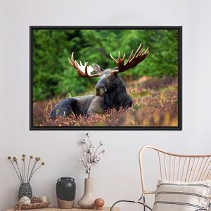 Elegante obra de arte impresa en lienzo con diseños de cuernos y animales, 1P: Enmarcado en negro - Product Image 1