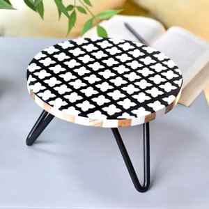 Support à Gâteau Moderne en Bois de Résine avec Motif Horizontal Artisanat en Bois par FAIZA CRAFT - Product Image 3