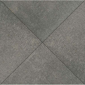 Pierre de pavage extérieure en granit gris brume avec motif Versailles - Finition flammée - Product Image 2