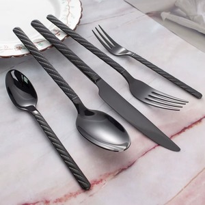 Ensemble de couverts design multi-finitions élégant en acier inoxydable pour les réunions de famille, les occasions spéciales, les événements et les fêtes - Product Image 4