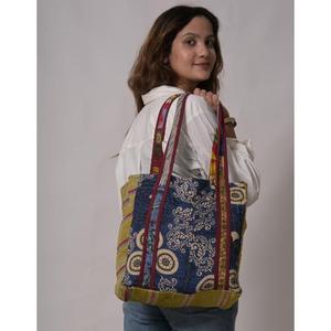 Sac fourre-tout multicolore Boho fait à la main en coton indien Kantha Sac à main vintage pour femmes Style éco-conscient - Product Image 1
