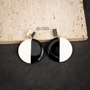 Pendientes redondos de cuerno de buey natural de artesanía de Vietnam, nuevo diseño, venta al por mayor personalizada, accesorio de moda de gran oferta - Product Image 1